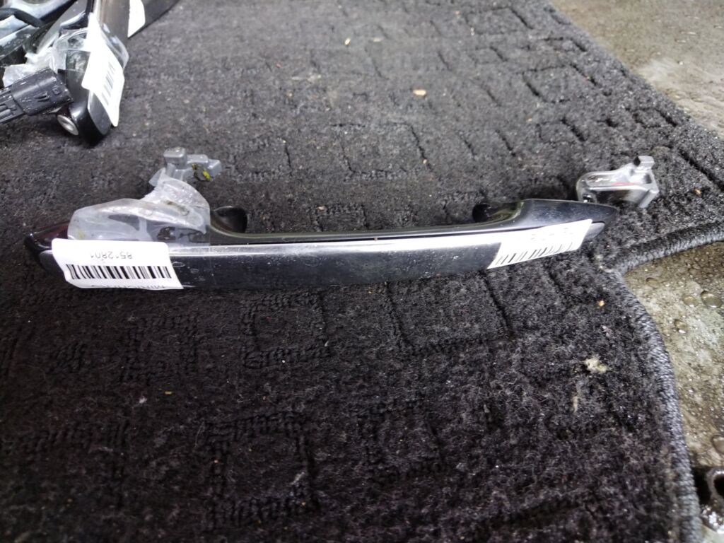 Ручка двери на Toyota Voxy ZRR70G, Заднее расположение