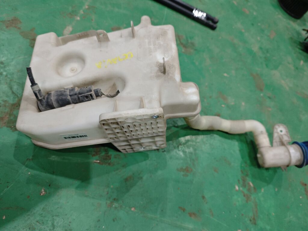 Бачок омывателя на Skoda Octavia A5 1Z 1KD955453