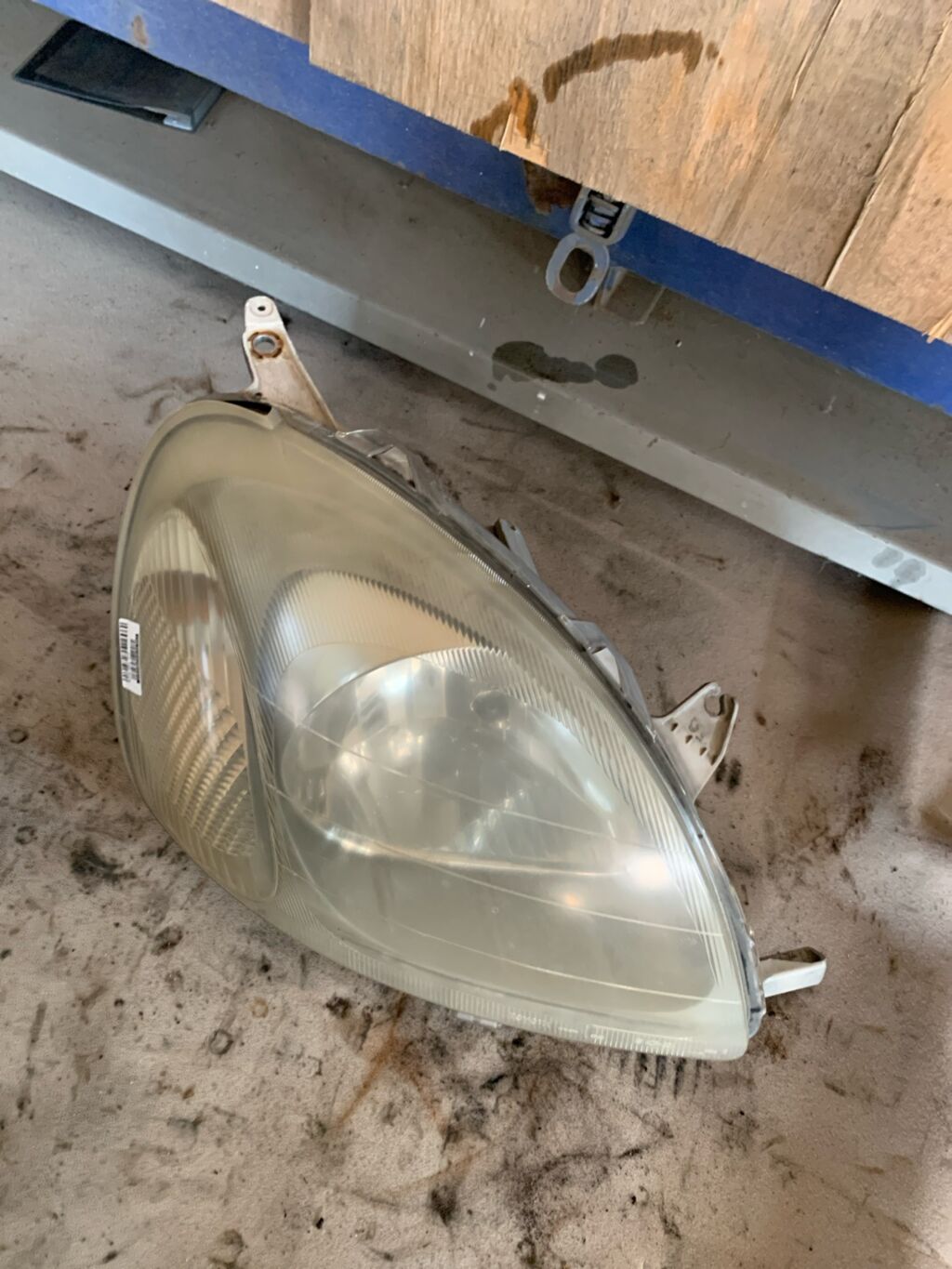 Фара на Toyota Vitz SCP10 52-001, Правое расположение