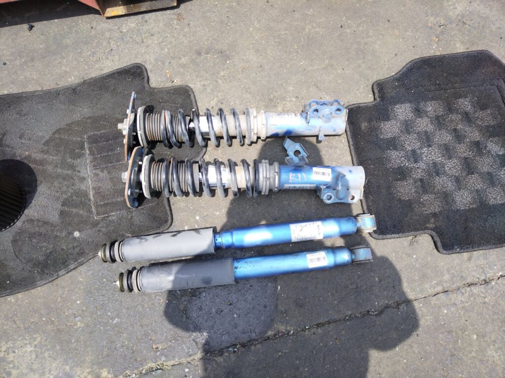 Стойка амортизатора на Nissan Note E11 HR15DE Фото 2