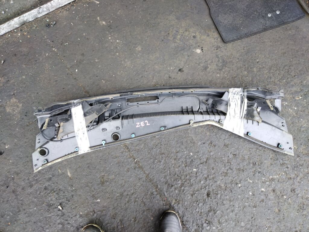 Решетка под лобовое стекло 74200-TM8A-0002-50 на Honda Insight ZE2 Фото 3