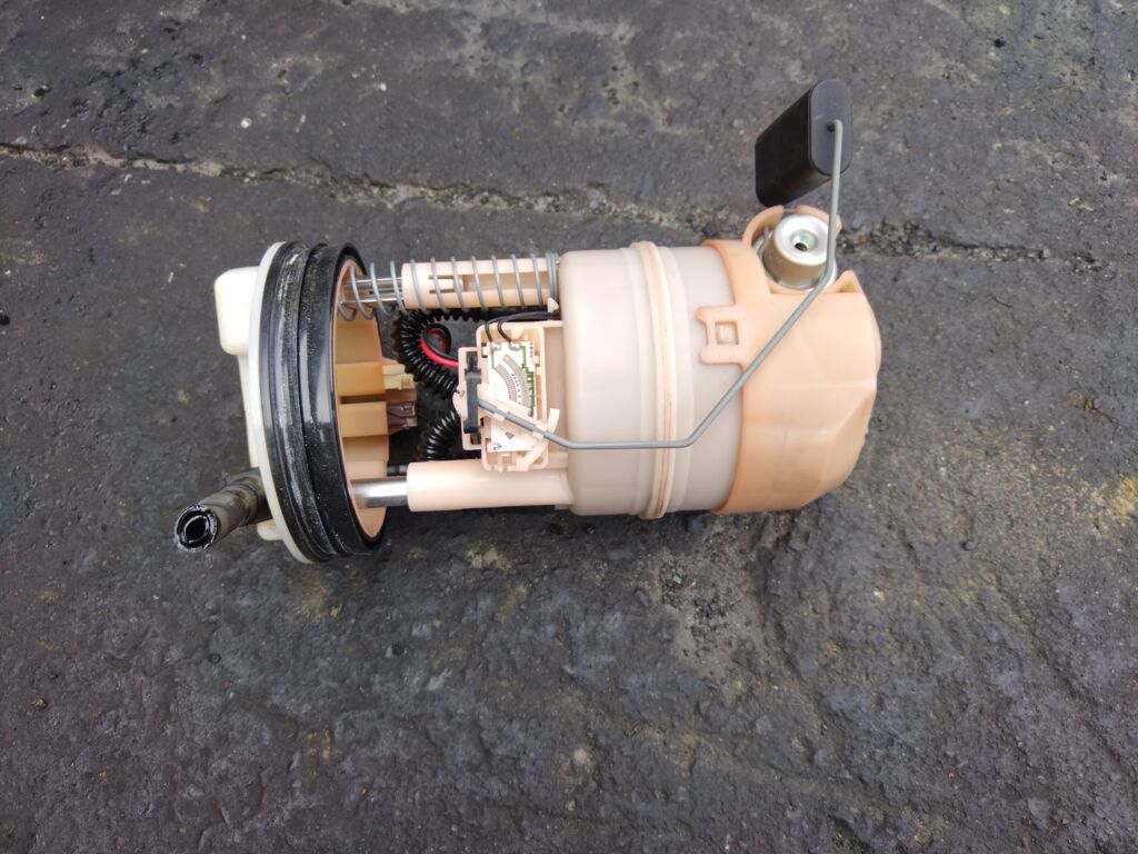 Бензонасос на Nissan Note E11 HR15DE