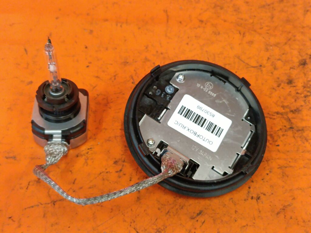 Блок розжига ксенона на Toyota Noah ZRR70G 85967-22080