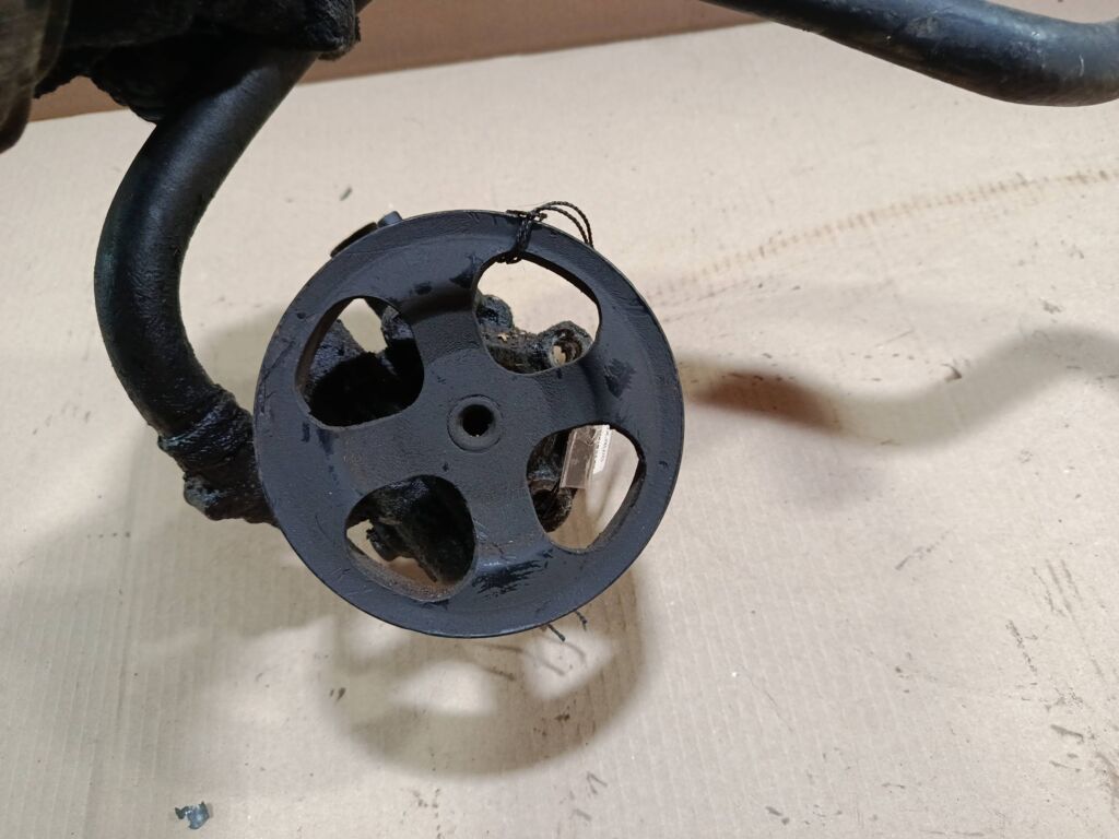 Насос гидроусилителя на Toyota Vista ZZV50 1ZZ-FE Фото 2