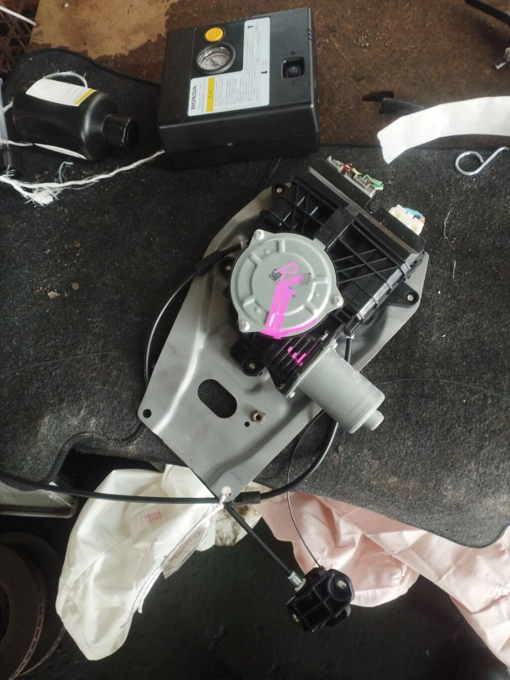 Доводчик двери на Honda Stepwgn RK1, Заднее Левое расположение