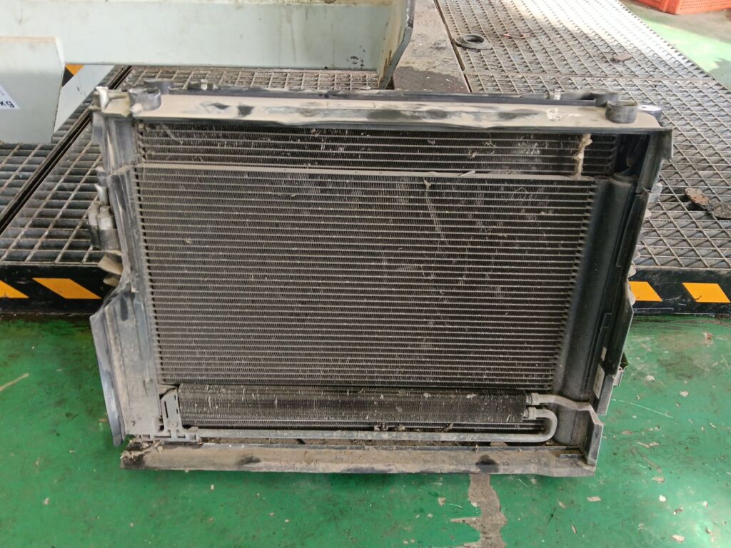 Радиатор ДВС на Bmw 7-Series E65 N62B44A 67326925724902  1742752488103  1711750797104