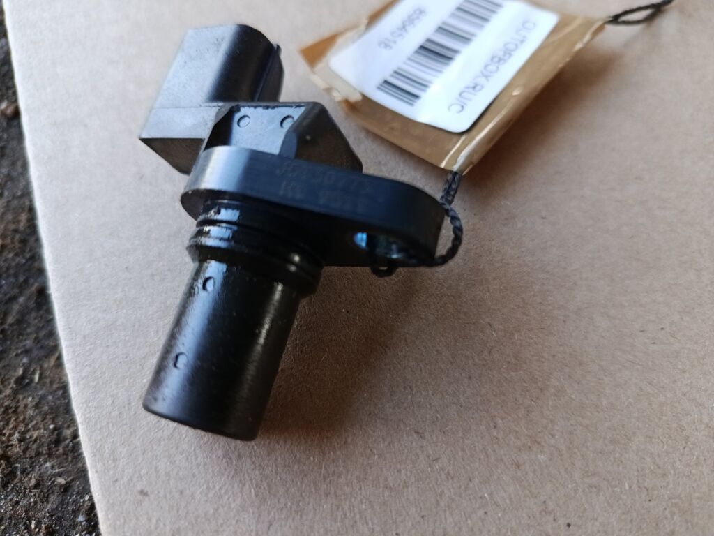 Датчик положения коленвала 33220-63J10 на Suzuki Sx4 YA11S M15A Фото 2