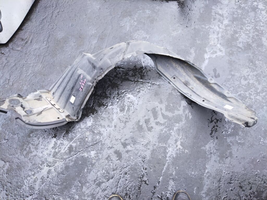 Подкрылок 53876-68030 на Toyota Wish ZGE20G 2ZR-FAE Фото 2