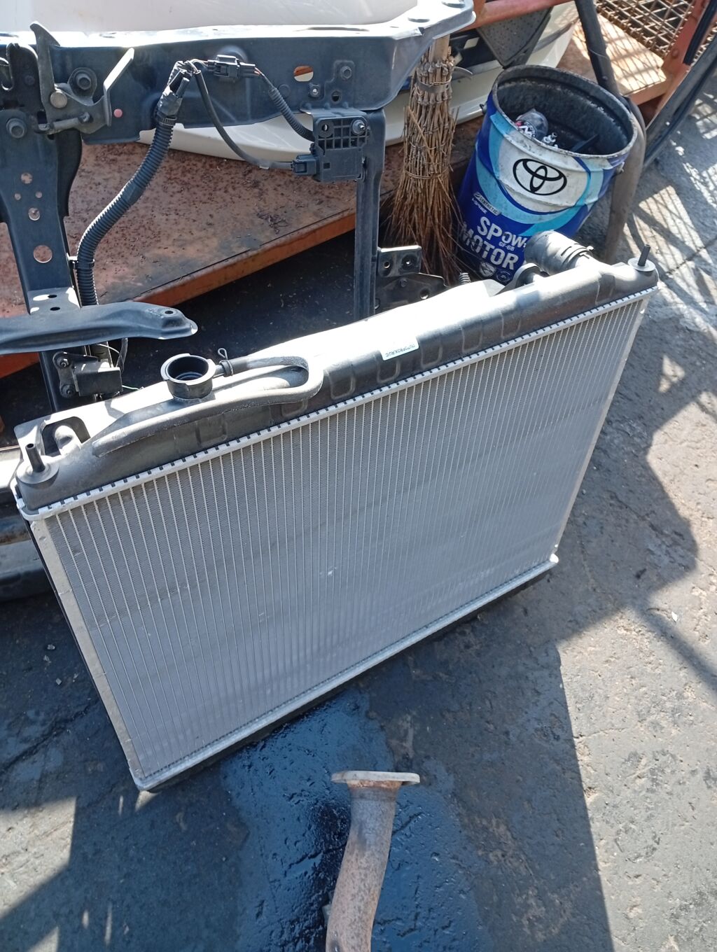 Радиатор ДВС на Nissan Elgrand ME51 VQ25DE Фото 2