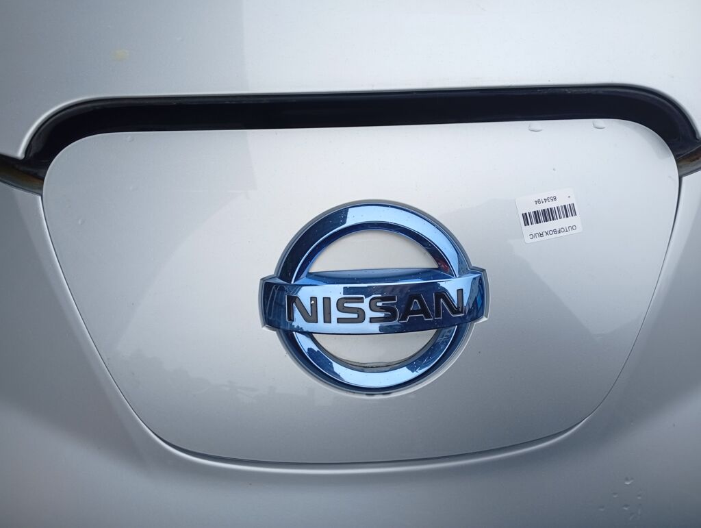 Лючок на Nissan Leaf AZE0 Фото 3