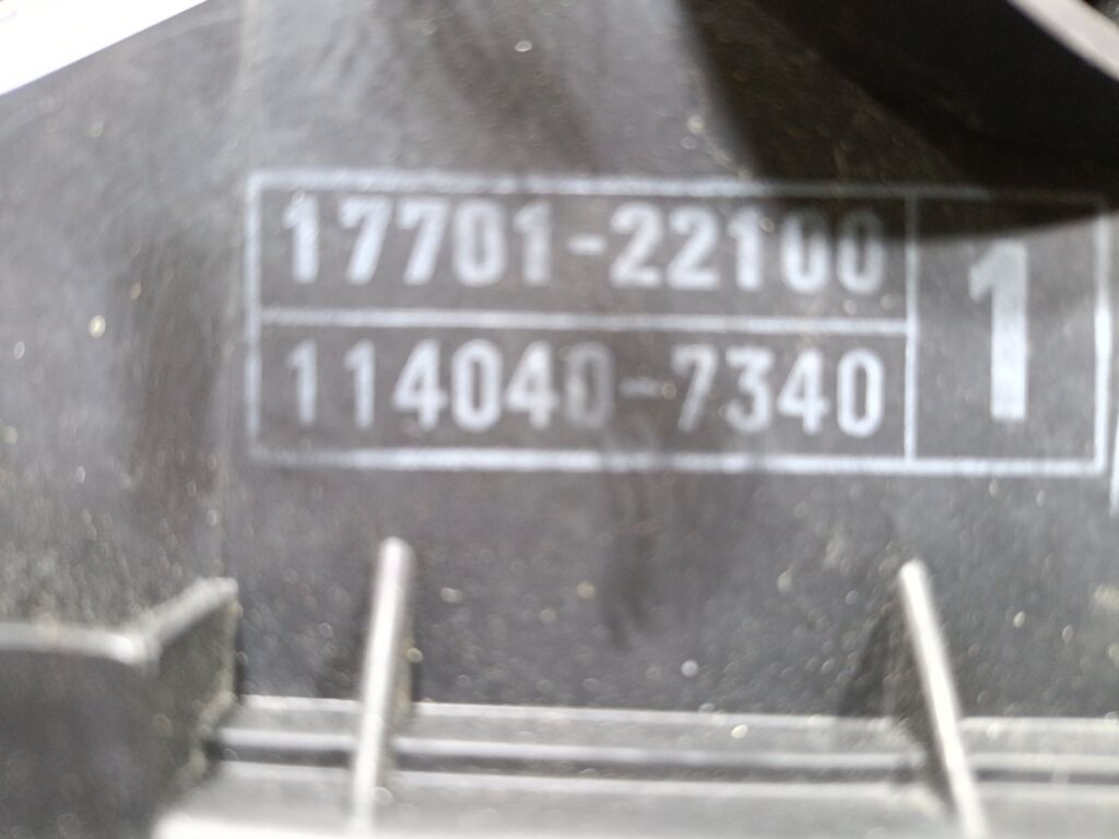 Корпус воздушного фильтра 17700-22120 на Toyota Isis ZNM10G 1ZZ-FE Фото 6
