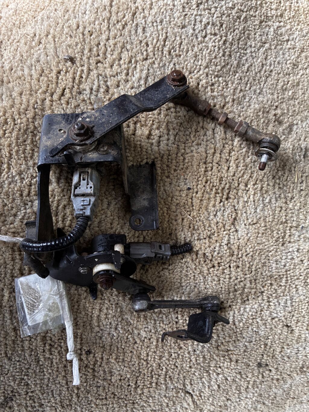 Датчик регулировки наклона фар на Honda Stream RN6