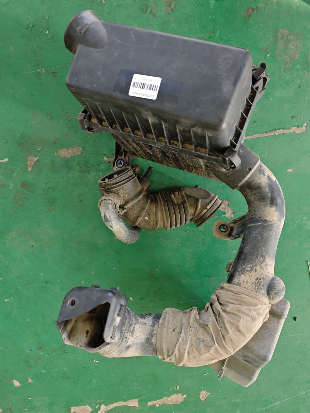 Корпус воздушного фильтра на Kia Rio JB G4EE 28190-1G000  28210-1G000  28138-1G200