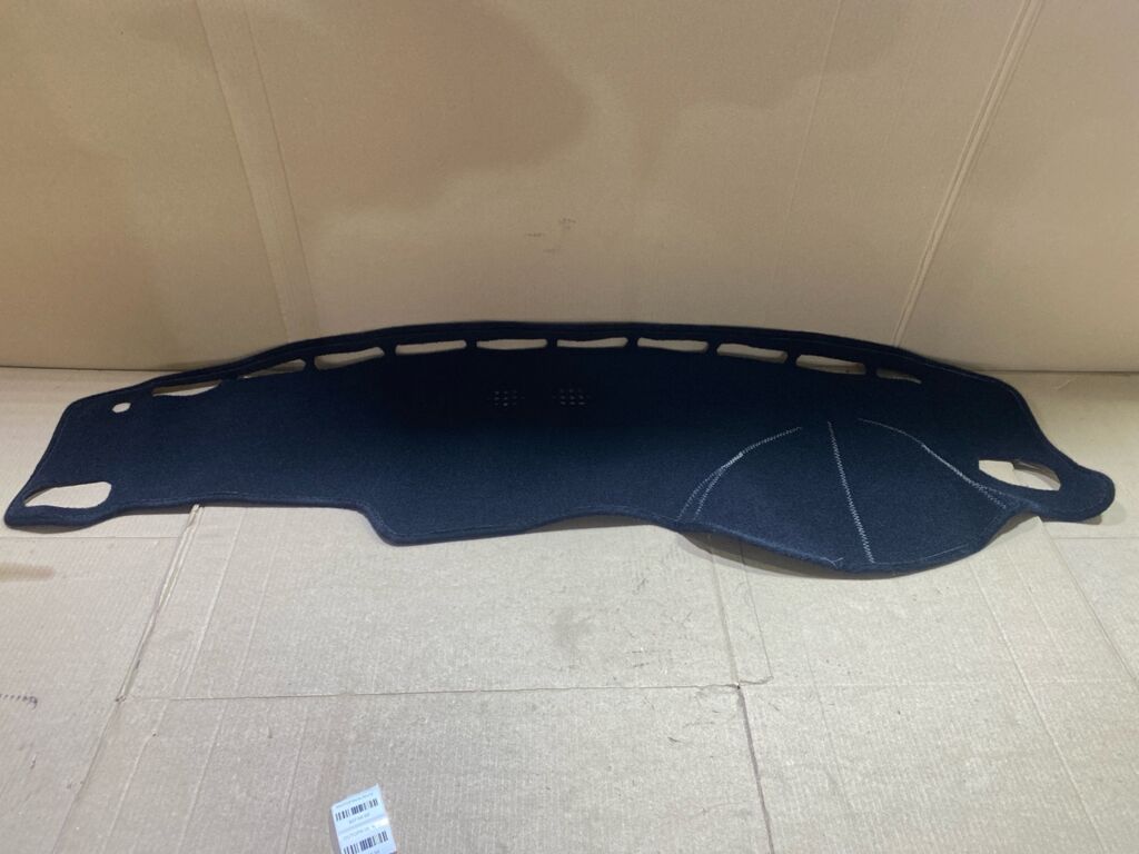 Коврик на панель приборов на Subaru Legacy Wagon BH5