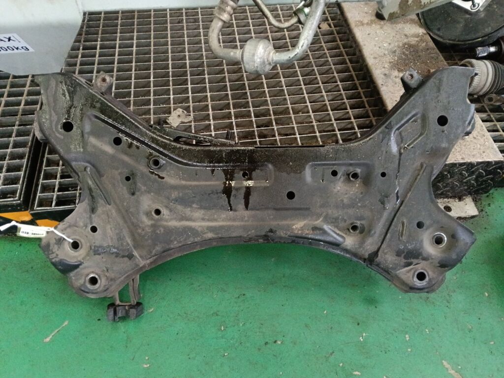 Балка под ДВС на Hyundai Ix35 LM G4KD, Переднее расположение