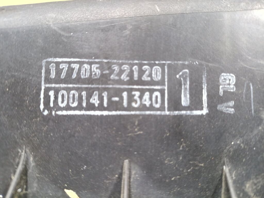Корпус воздушного фильтра 17700-22120 на Toyota Isis ZNM10G 1ZZ-FE Фото 4