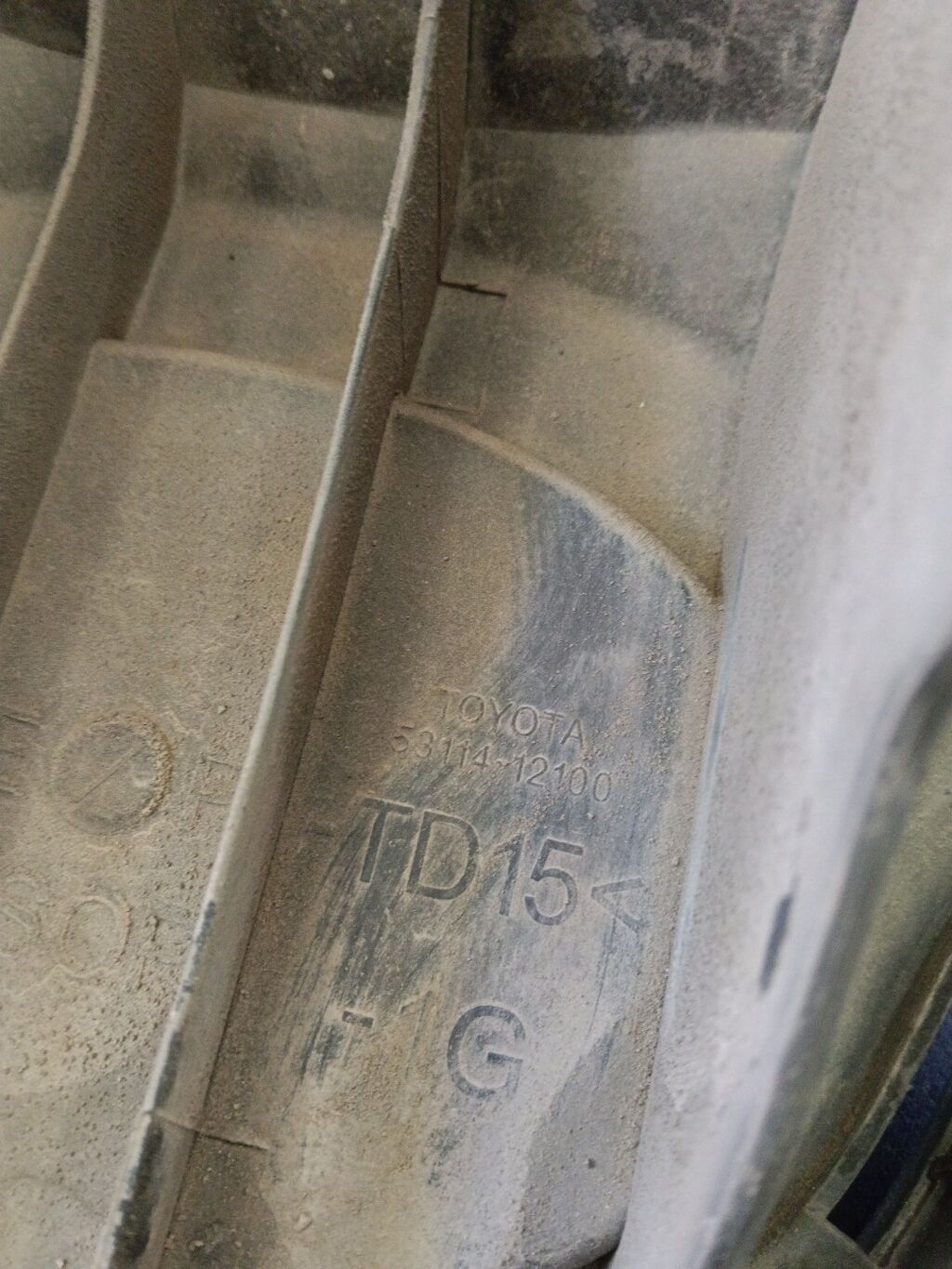 Решетка радиатора 53114-12100 на Toyota Corolla ZRE151L Фото 2