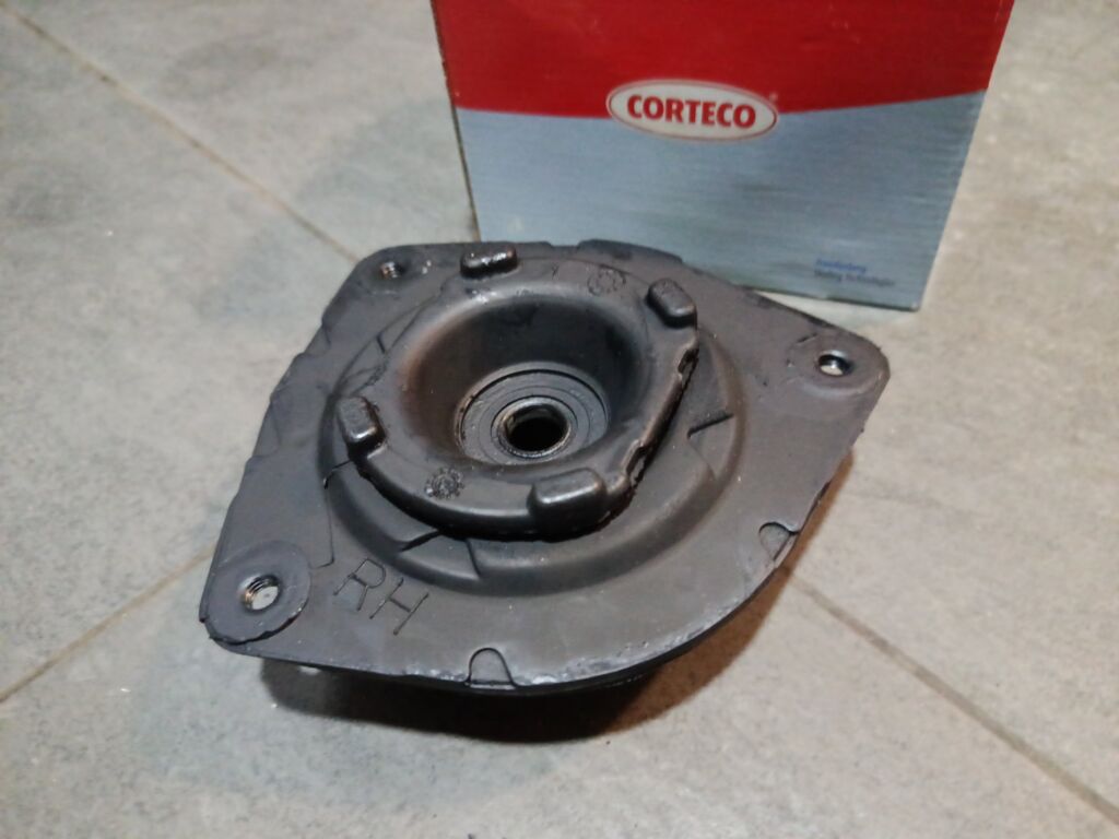 Чашка стойки на Nissan March AK12 CORTECO, Переднее Правое расположение