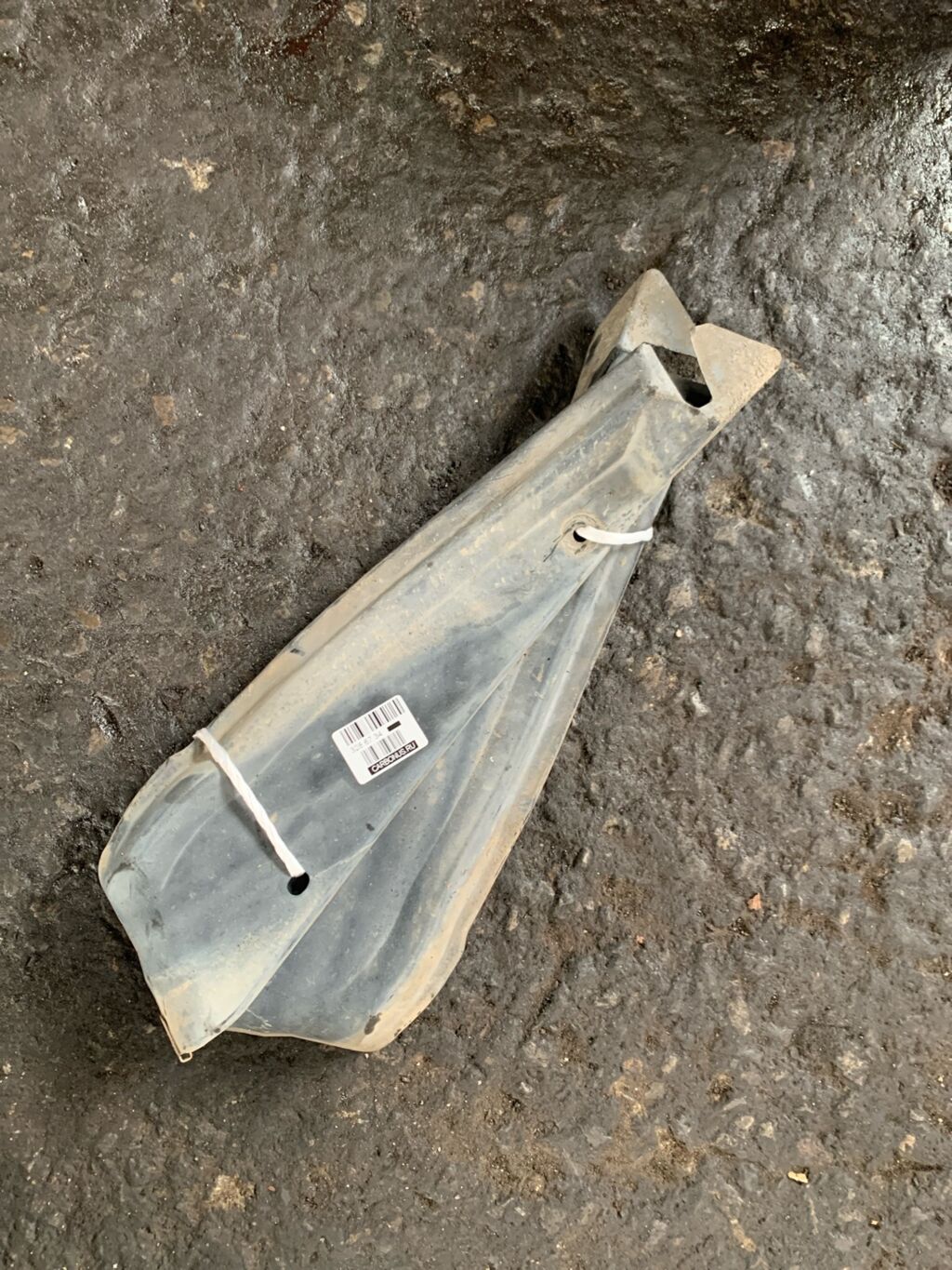 Подкрылок на Nissan Sunny FB15 QG15DE 78819-8N000  78818-8N000, Заднее расположение