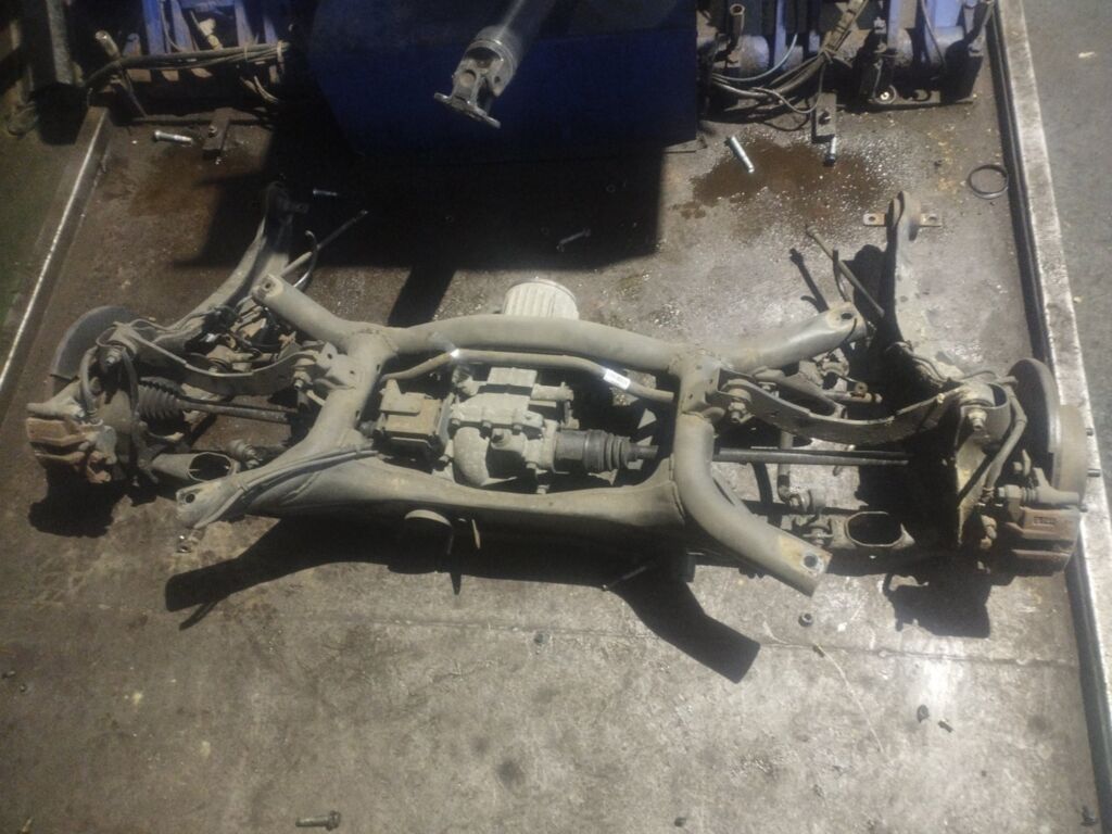 Балка подвески на Mitsubishi Outlander CW5W 4B12, Заднее расположение