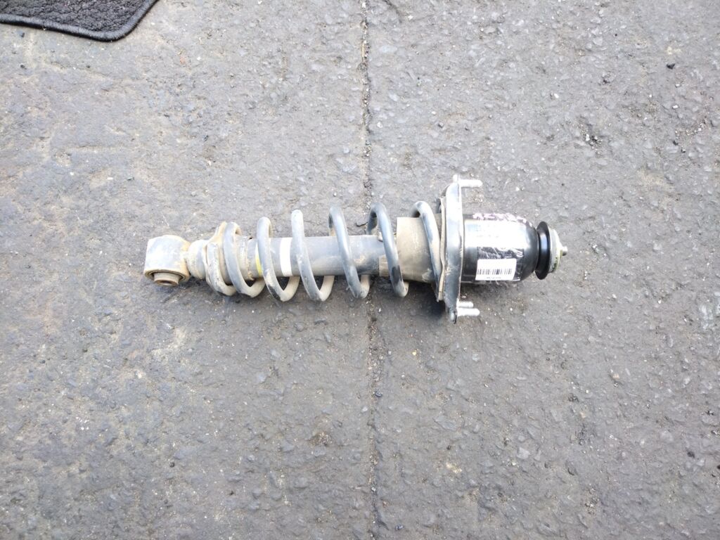 Стойка амортизатора на Toyota Caldina AZT241W 1AZ-FSE Фото 2