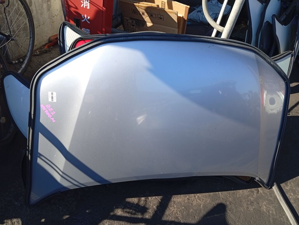 Капот на Honda Insight ZE2