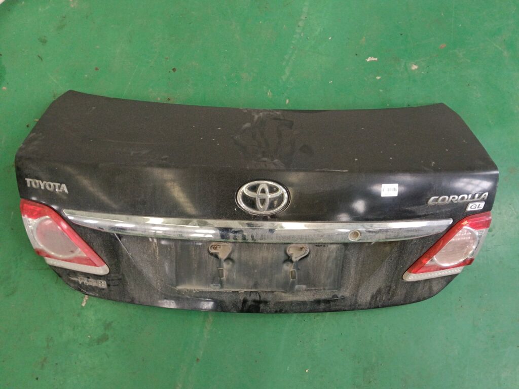 Крышка багажника на Toyota Corolla ZZE150L 02-198
