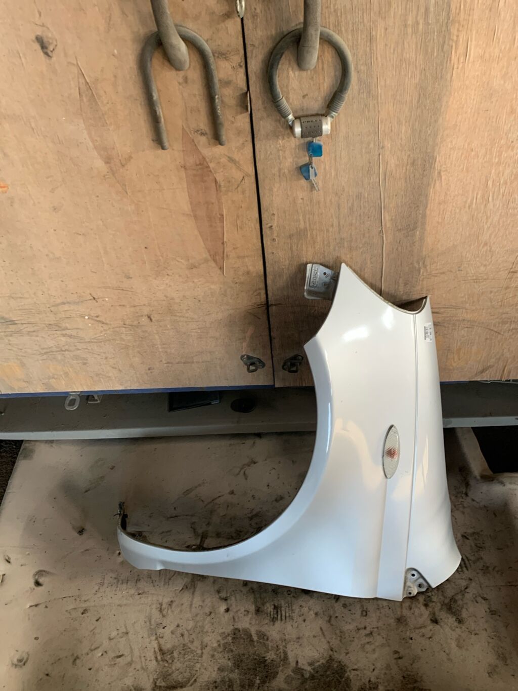 Крыло переднее на Toyota Vitz SCP10 53812-52010  TY10122AL, Левое расположение