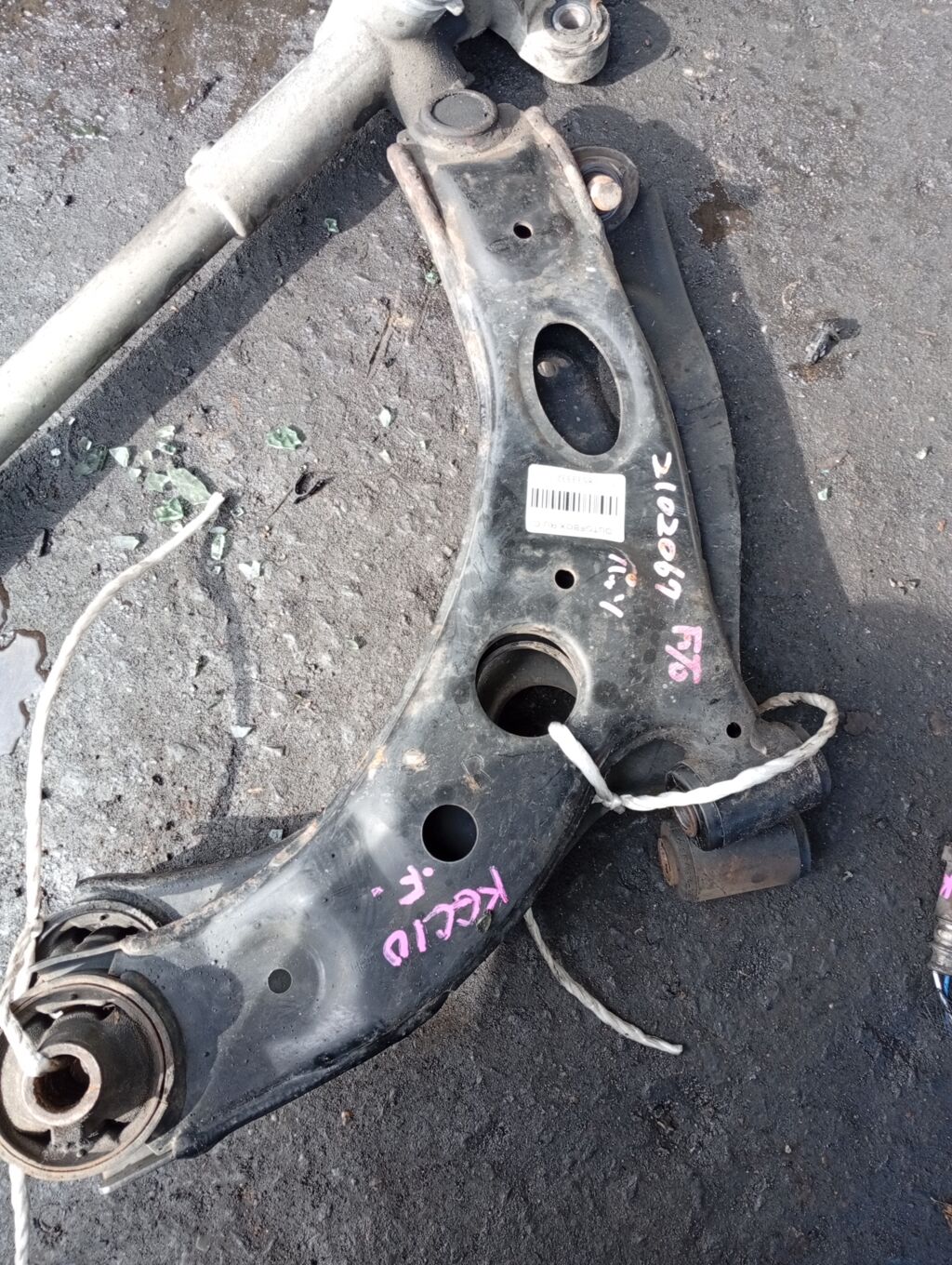 Рычаг на Toyota Passo KGC10 1KR-FE, Переднее расположение