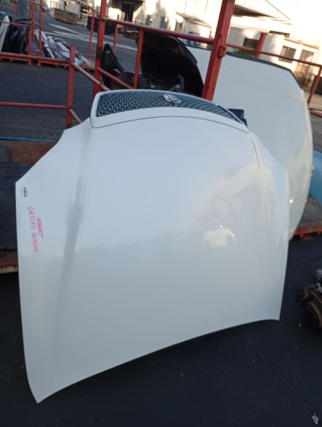 Капот на Toyota Crown GRS182 53301-30420  53301-30421