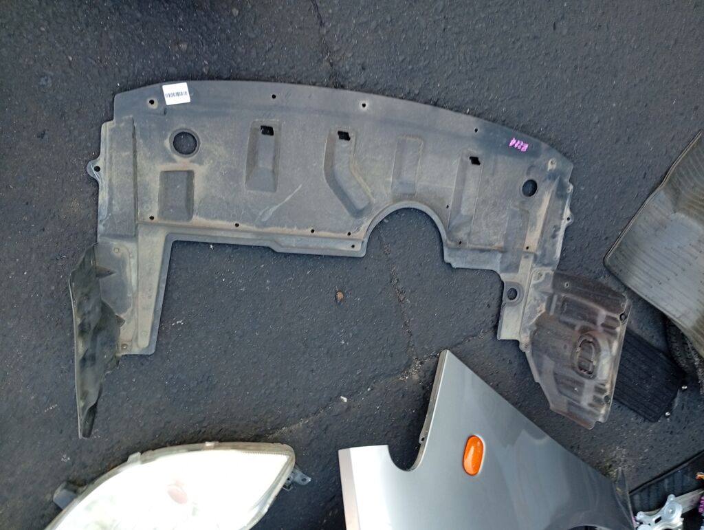 Защита двигателя на Mitsubishi Colt Z22A MR488695, Переднее расположение