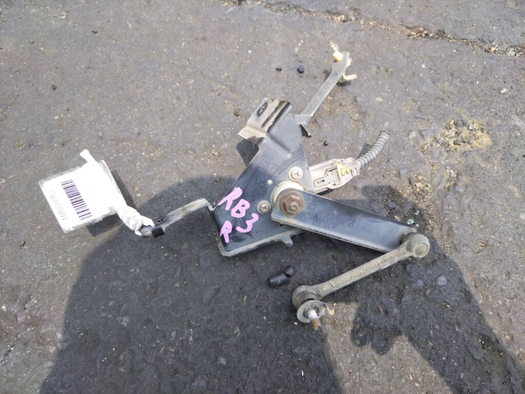 Датчик регулировки наклона фар на Honda Odyssey RB3, Заднее расположение