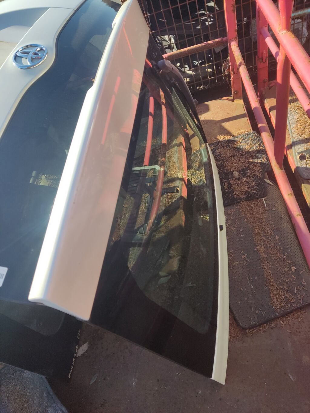 Дверь задняя на Toyota Prius NHW20