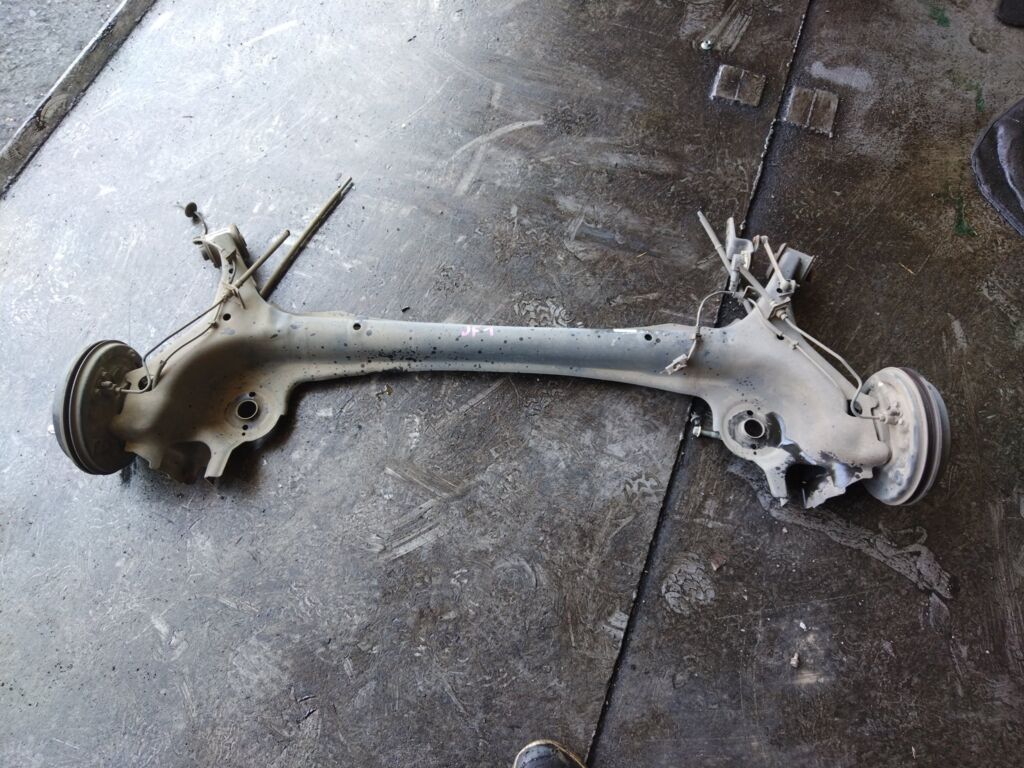 Балка подвески на Honda N-Box JF1 S07A Фото 2