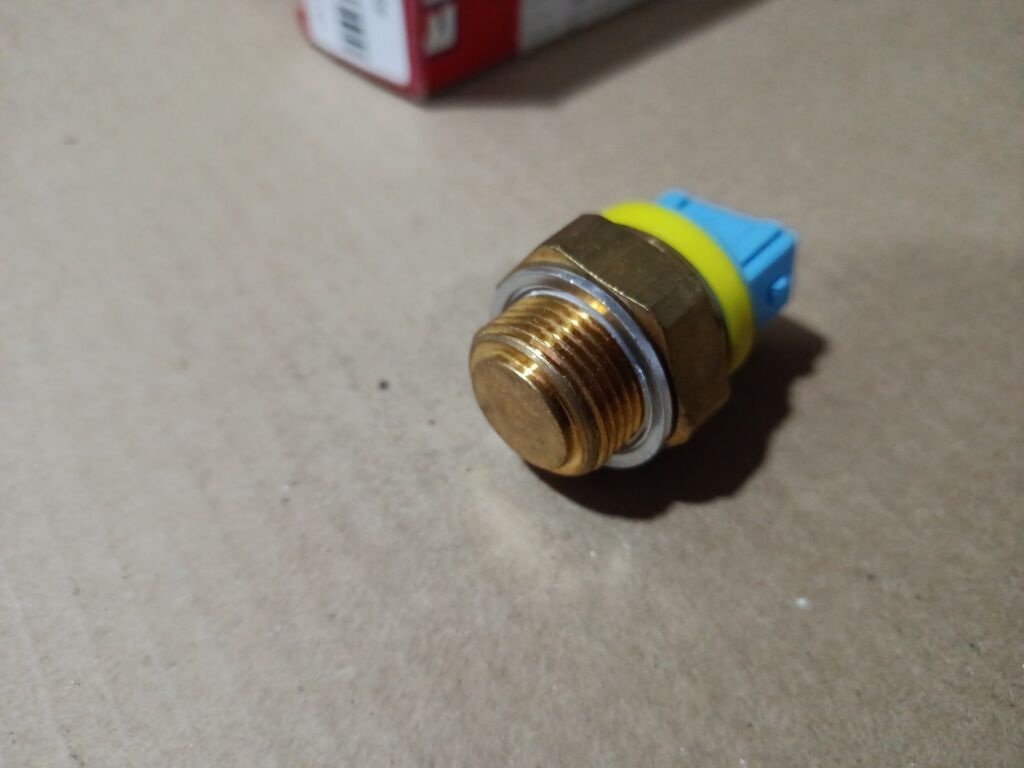 Датчик температуры 1850145 1850145,89428-33010, 071400-5520, 89428-06010, 89428-24010, 89428-33020 на Toyota Caldina CT190G 2C Фото 3