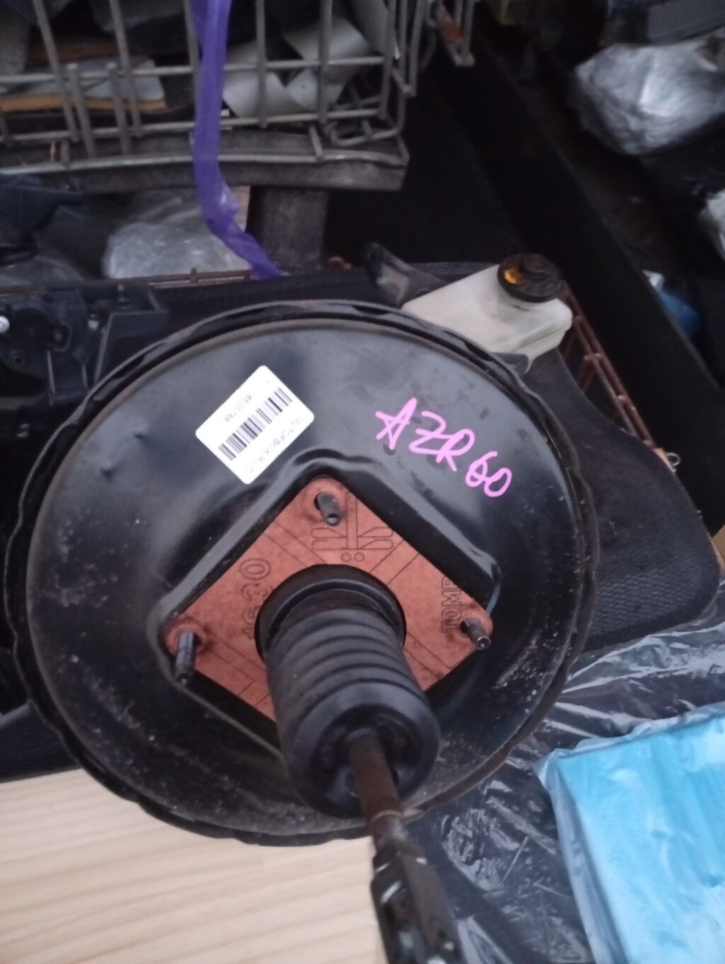 Главный тормозной цилиндр на Toyota Noah AZR60G 1AZ-FSE Фото 2