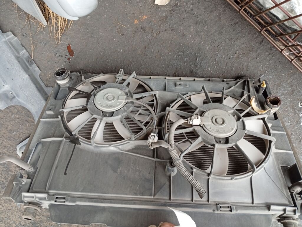 Радиатор ДВС на Toyota Vellfire ANH20W 2AZ-FE