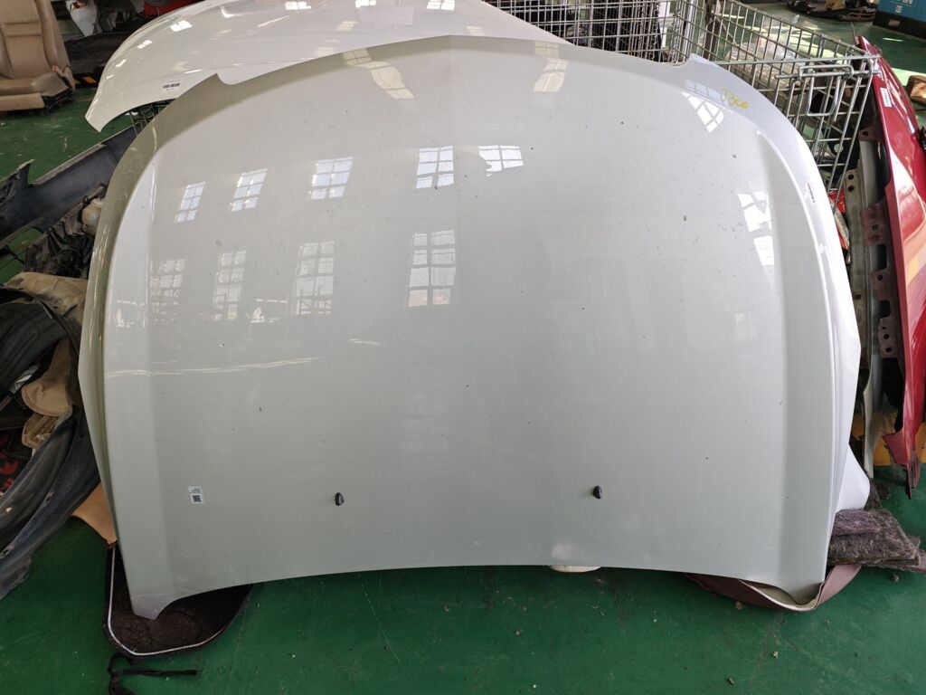 Капот на Chevrolet Cruze J300