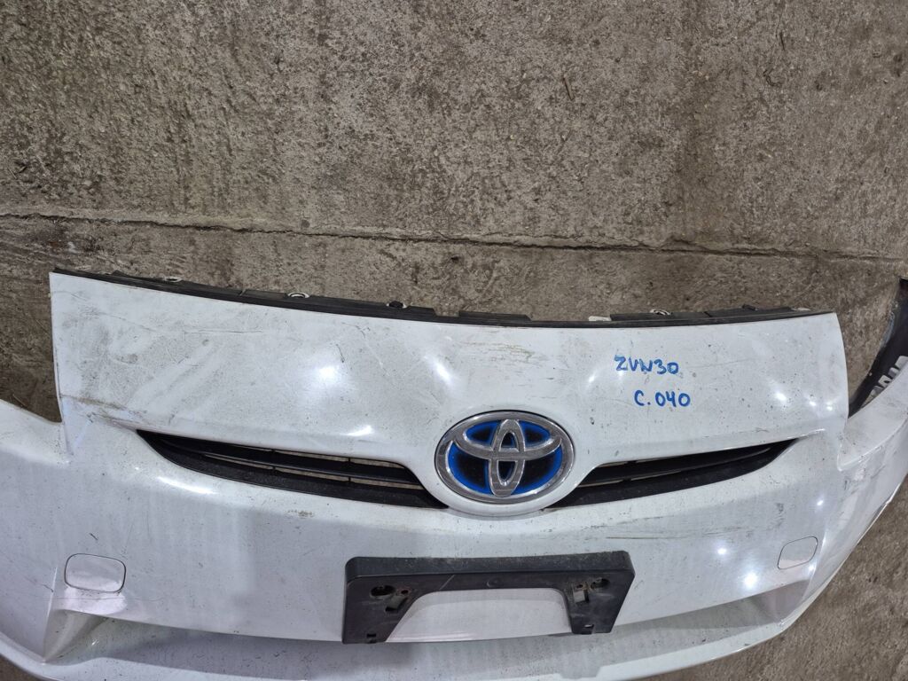 Бампер на Toyota Prius ZVW30 Фото 4