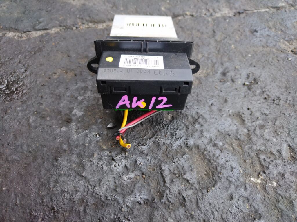 Регулятор скорости мотора отопителя на Nissan March AK12 CR12DE Фото 2