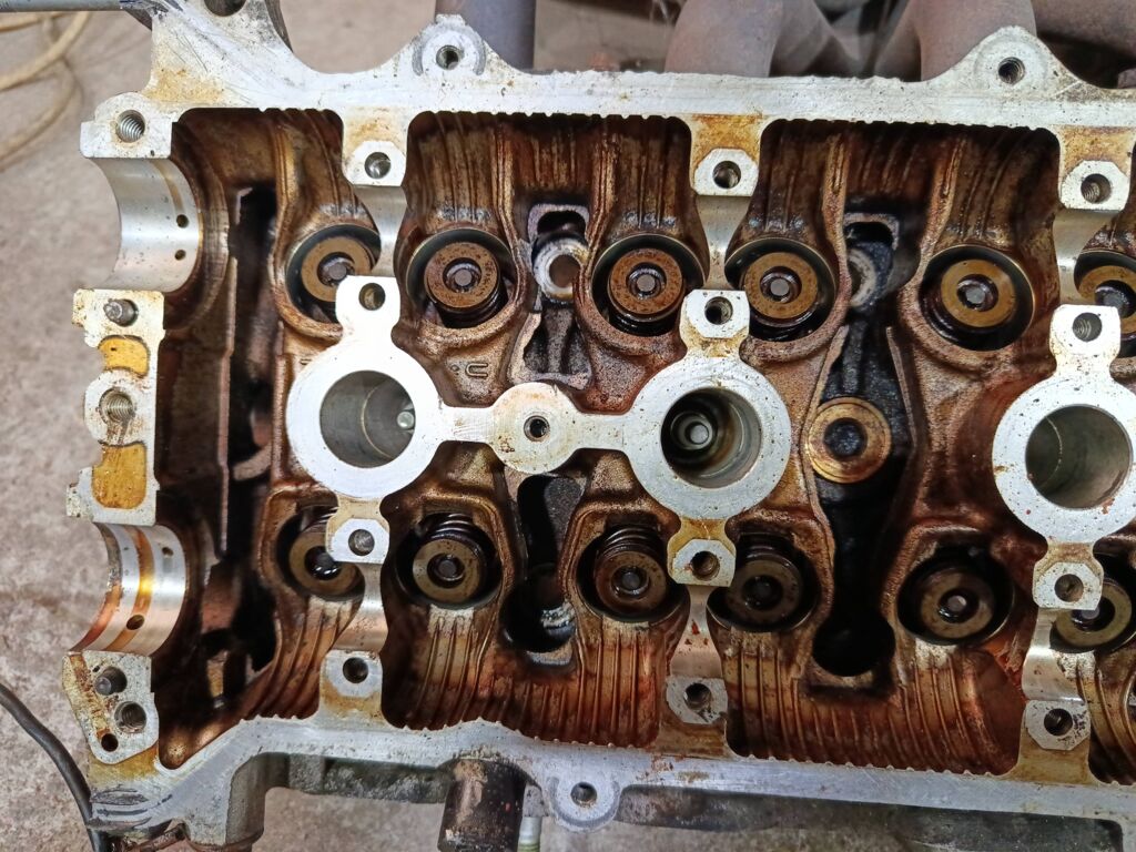 Головка блока цилиндров на Toyota Vista ZZV50 1ZZ-FE Фото 11