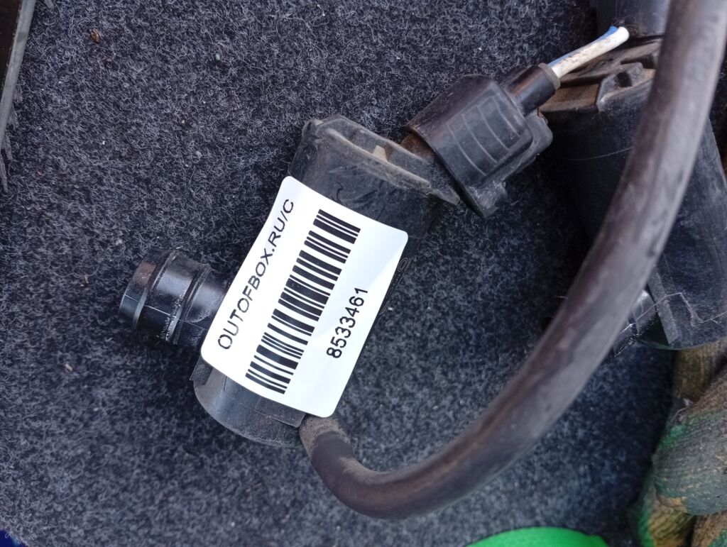 Насос омывателя стекла на Toyota Voxy ZRR70G 3ZR-FAE 85330-10280