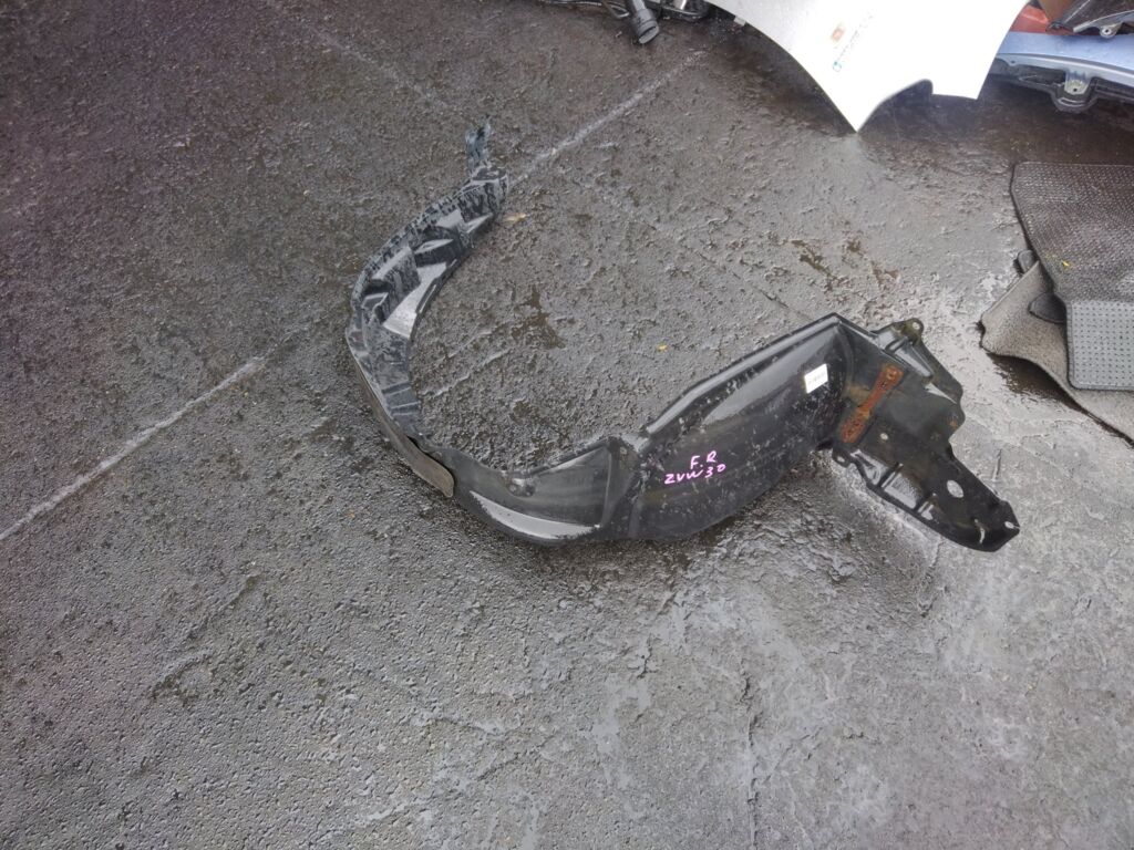 Подкрылок 53875-47030 на Toyota Prius ZVW30 2ZR-FXE Фото 2