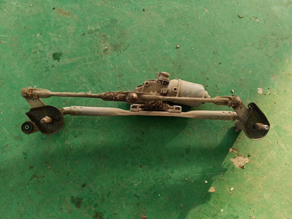 Мотор привода дворников на Hyundai Sonata YF 98110-1U000