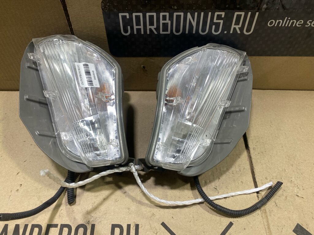 Поворотник бамперный на Toyota Prius Alpha ZVW41W 47-45