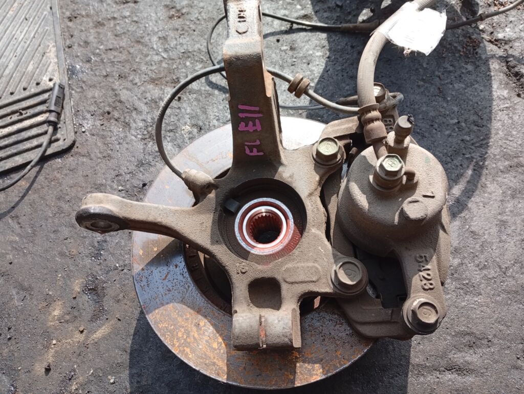 Ступица на Nissan Note E11 HR15DE, Переднее Левое расположение