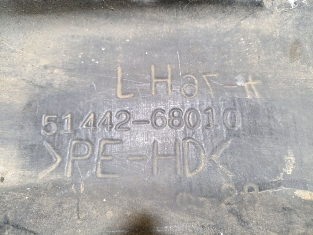 Защита двигателя 51442-68010 на Toyota Wish ZNE10G 1ZZ-FE Фото 2