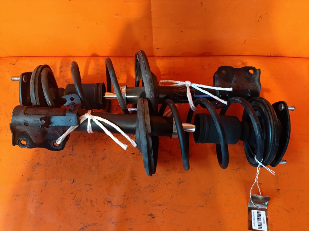 Стойка амортизатора на Mitsubishi Colt Plus Z21W 4A90