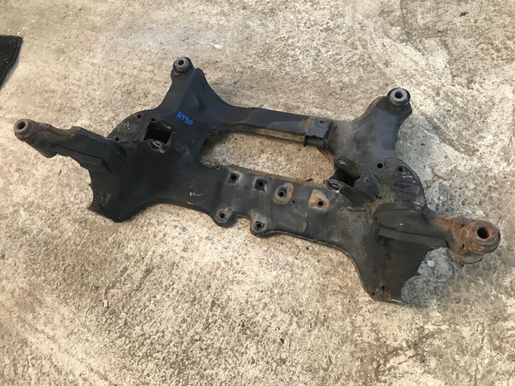Балка под ДВС на Nissan X-Trail NT30 QR20DE, Переднее расположение