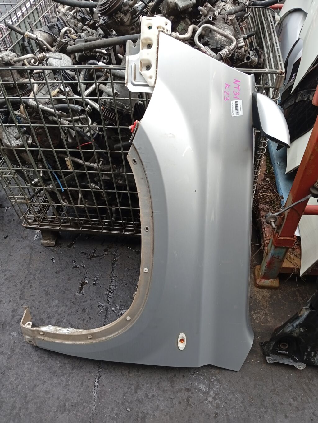 Крыло переднее на Nissan X-Trail NT31, Левое расположение